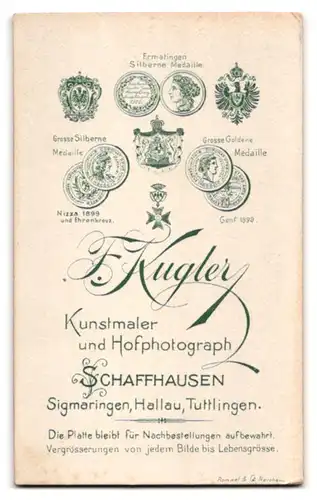 Fotografie F. Kugler, Schaffhausen, Korpulente Dame im Rüschenkleid mit Puffärmeln