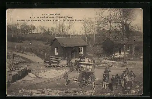 AK La Ferrière-aux-Etangs, Société des Mines de Denain et Anzin, Sortie des Mineurs