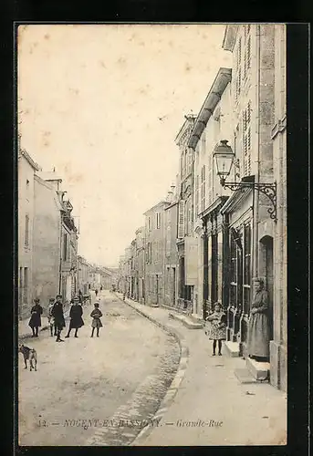 AK Nogent-en-Bassigny, Grande-Rue