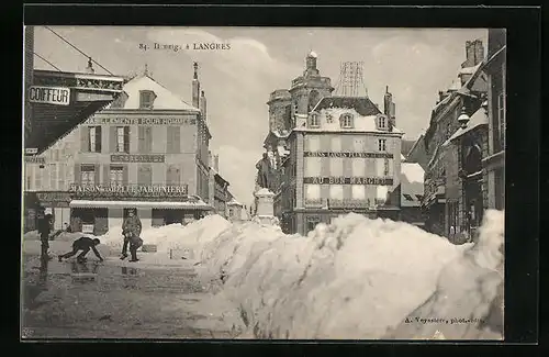 AK Langres, Il neige, Maison de la belle Jardinière