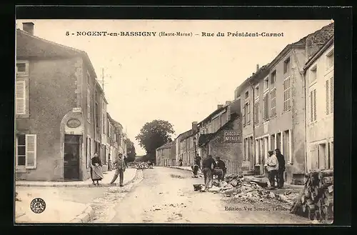 AK Nogent-en-Bassigny, Rue du Président-Carnot