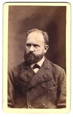 Fotografie Franz Mock, Buchau am Federsee, Herr im Anzug mit Bart