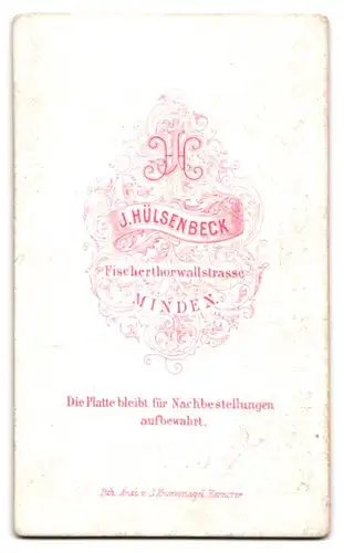 Fotografie J. Hülsenbeck, Minden, Fischerthorwallstrasse, Junge Dame im Tournürenkleid mit geflochtenen Haaren