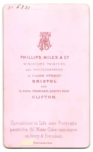 Fotografie Phillips Miles & Co., Clifton, 15, Royal Promenade, Queen`s Road, Ältere Dame in hübscher Kleidung mit Haube