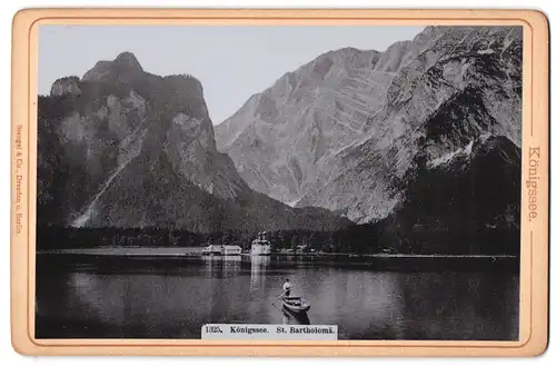 Fotografie Stengel & Co., Dresden, Ansicht Königsee, Blick auf St. Bartholomä mit Ruderboot