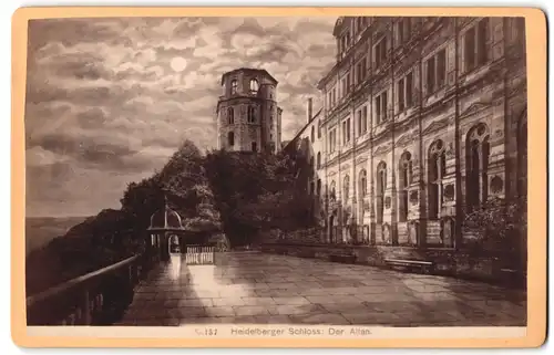 Fotografie unbekannter Fotograf, Ansicht Heidelberg, Partie am Schloss in abendlicher mondschein Stimmung, 1889