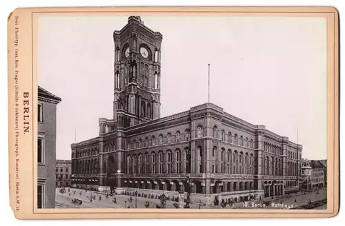 Fotografie Rob. Prager, Berlin, Ansicht Berlin, Partie am Roten Rathaus mit Litfasssäule