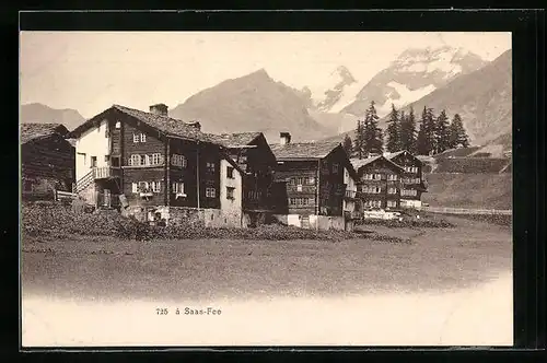 AK Saas-Fee, Wohnhäuser mit Gebirgspanorama