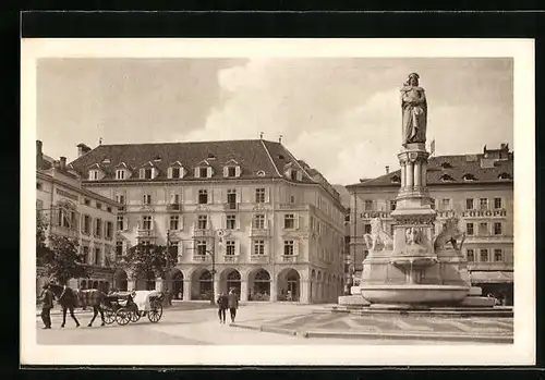 AK Bozen, Walther-Platz mit Walther-Denkmal und neuem Stadthotel