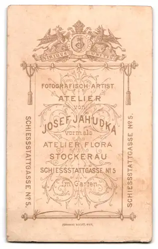 Fotografie Josef Jahudka, Stockerau, Schiessstattgasse 5, Junge Dame in hübscher Kleidung