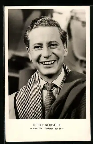 AK Schauspieler Dieter Borsche mit gemustertem Schal