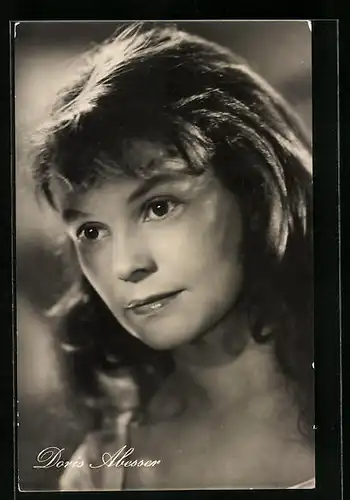 AK Schauspielerin Doris Abesser mit traurigem Blick