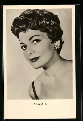 AK Schauspielerin Lys Assia trägt wunderschöne Ohrringe