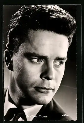 AK Schauspieler Michael Cramer mit nachdenklichem Blick