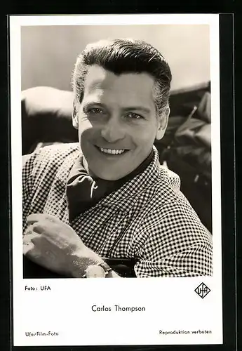AK Schauspieler Carlos Thompson in kariertem Hemd