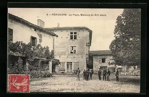 AK Pérouges, La Place, Maisons du XII siècle