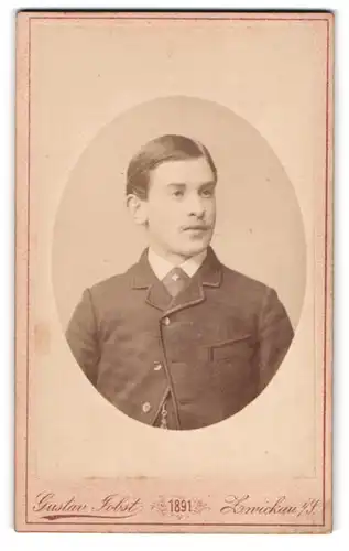 Fotografie Gustav Jobst, Zwickau i. S., Schneebergstrasse 20, Junger Herr im Halbprofil