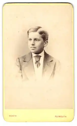 Fotografie William Heath, Plymouth, 4. George Street, Junger Herr im Anzug und Krawatte