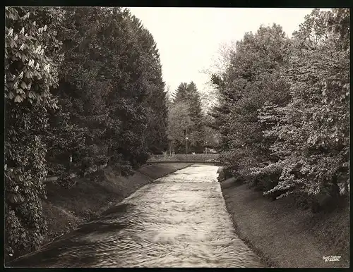 Fotografie Gustav Salzer, Baden-Baden, Ansicht Baden-Baden, Partie an der Oos, Grossformat 27 x 20cm