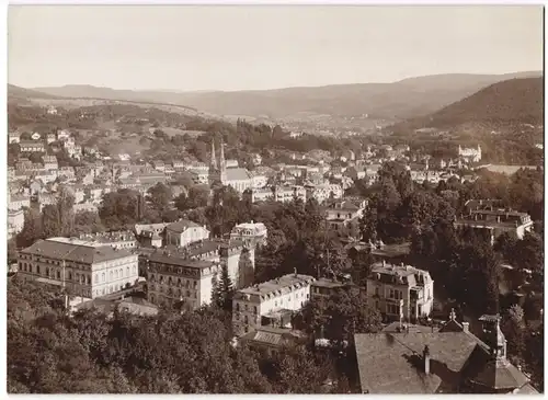 Fotografie Gustav Salzer, Baden-Baden, Ansicht Baden-Baden, Panorama mit Evangelischer Kirche im Zentrum, 28 x 20cm