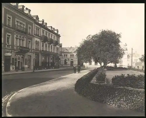 Fotografie Gustav Salzer, Baden-Baden, Ansicht Baden-Baden, Hotel Schweizer Hof am Bahnhofsplatz, Grossformat 27 x 21cm