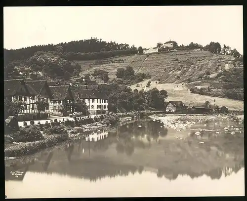 Fotografie Gustav Salzer, Baden-Baden, Ansicht Gernsbach, Murg mit Uferstrasse & Schloss Ebertstein, 27 x 22cm