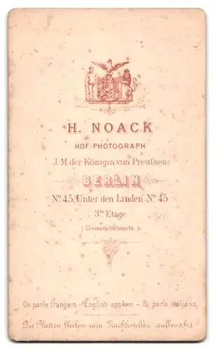 Fotografie H. Noack, Berlin, Unter den Linden 45, Heranwachsende im schlichten Kleid mit Rüschenkragen