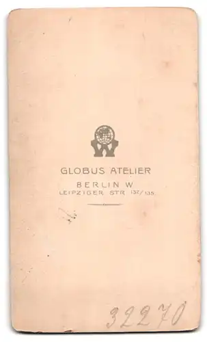 Fotografie Globus Atelier, Berlin, Leipziger Strasse 132 /135, Junger Herr mit gewichstem Moustache