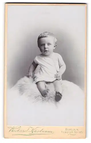 Fotografie Richard Kasbaum, Berlin, Friedrichstrasse 125, Niedlicher Knirps mit grossen Äuglein