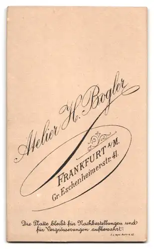 Fotografie H. Bogler, Frankfurt a. M., Gr. Eschenheimerstr. 41, Junges Mädel mit krausem Haar im Halbprofil