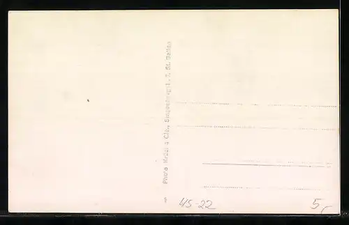 Foto-AK Staffelläufer erreicht mit erhobenen Armen die Ziellinie