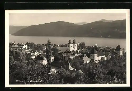 AK Millstatt, Stadtkern mit Kirche und Sicht auf den See