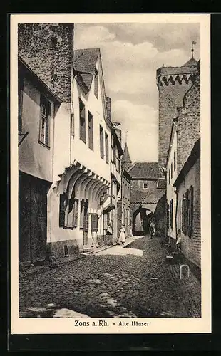 AK Zons a. Rh., Gasse mit alten Häusern