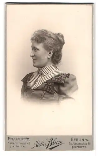 Fotografie Atelier Blum, Frankfurt a. M., Kaiserstrasse 73, Profilbild einer blonden Dame mit Dutt