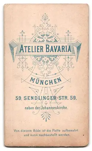 Fotografie Atelier Bavaria, München, Ältere Dame mit Hut und niedliches Kleinkind