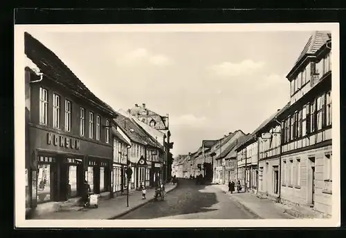 AK Kalbe / Milde, Ernst-Thälmann-Strasse mit Konsum