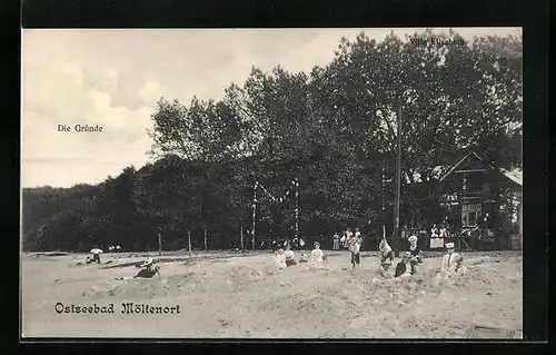 AK Möltenort / Ostseebad, spielende Kinder am Strand, Villa Elisabeth, die Gründe