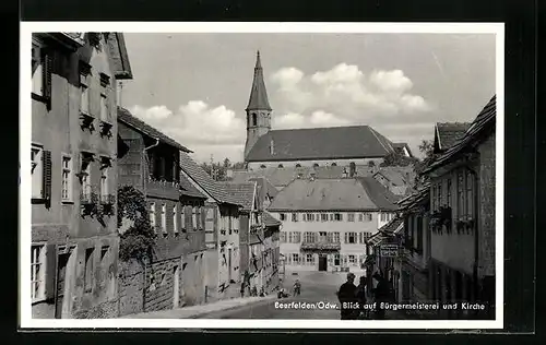 AK Beerfelden / Odw., Blick auf Bürgermeisterei und Kirche