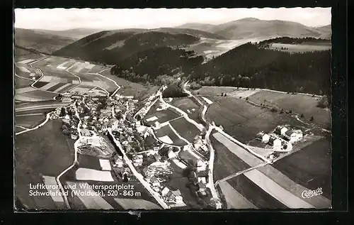 AK Schwalefeld / Waldeck, Gesamtansicht, Luftbild