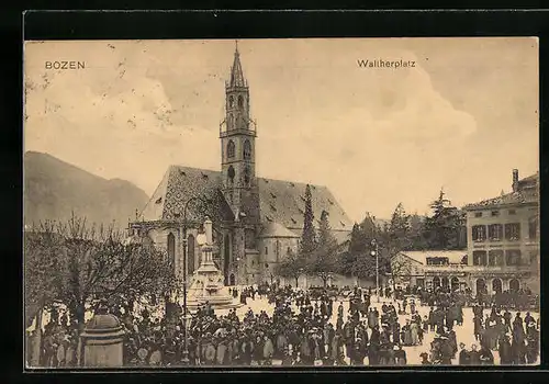 AK Bozen, Waltherplatz mit Kirche