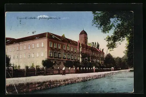 AK Travnik, junge Dame auf der Uferpromenade