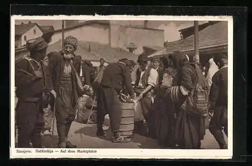 AK Sarajevo, Menschen in Trachten auf dem Marktplatz