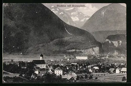 AK Bludenz, Ortstotale mit de Kirche gegen Scesaplana