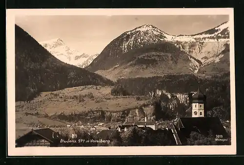 AK Bludenz, an der Kirche mit Blick auf die Berge