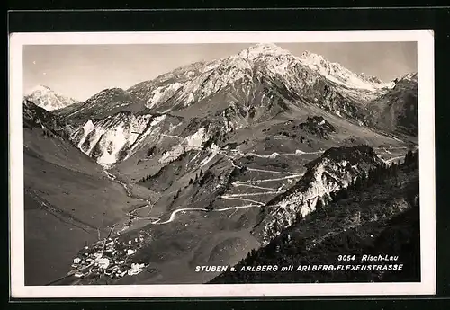 AK Stuben a. Arlberg, Talblick mit der Ortschaft an der Arlsberg-Flexenstrasse