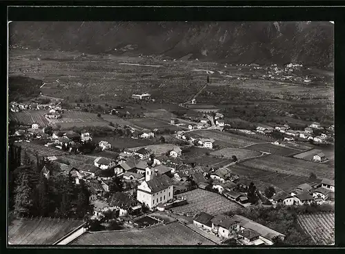 AK Nalles, Fliegeraufnahme der Ortschaft mit der Kirche