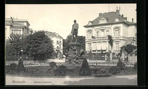 AK Wiesbaden, Anlagen am Bismarck - Denkmal