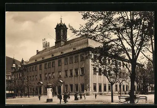 AK Heidelberg, Passanten vor der Universität