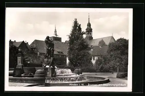 AK Minden i. W., das Regierungsgebäude hinter dem Brunnen