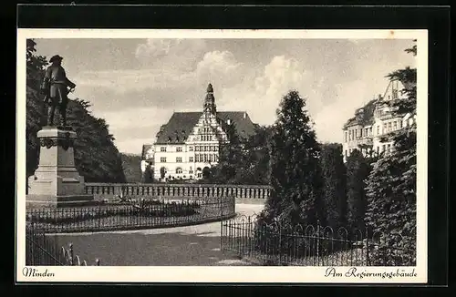 AK Minden i. W., Denkmal vor dem Regierungsgebäude